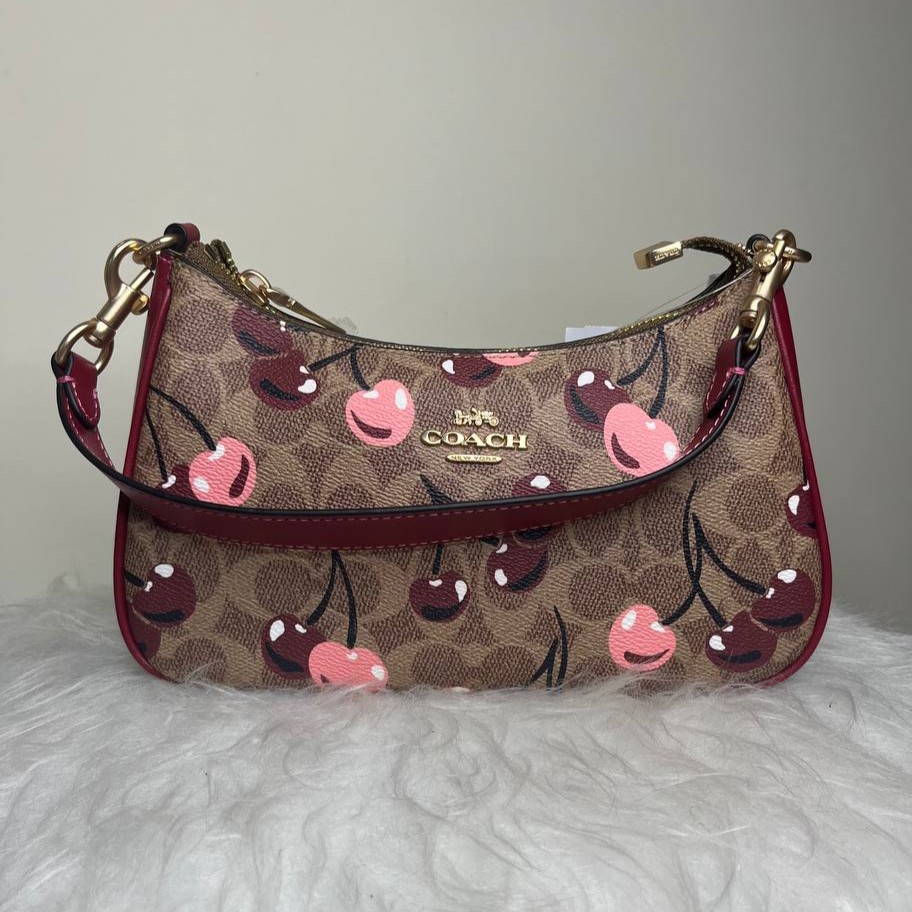 کیف دستی زنانه کوچ Nolita 19 طرح گیلاس — تصویر ۴