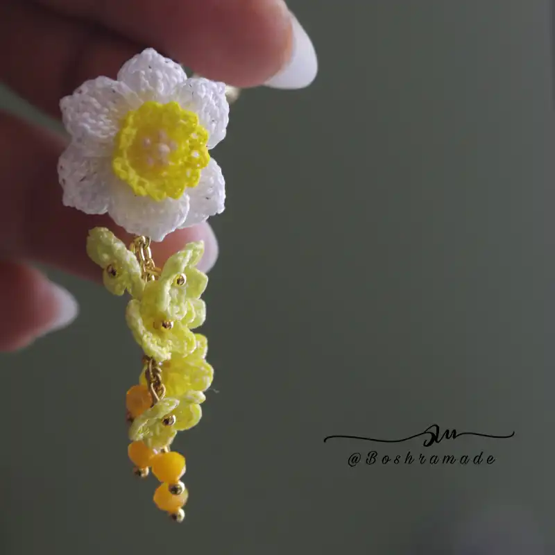 گیره روسری گل نرگس کد 7889 — تصویر ۲