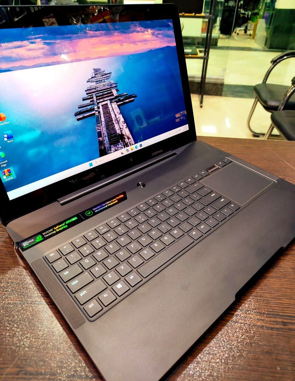 لپ تاپ استوک RAZER BLADE PRO CORE i7-6700HQ/32GB/512SSD M.2/GEFORCE GTX 1080 8GB UP 16GB — تصویر ۳