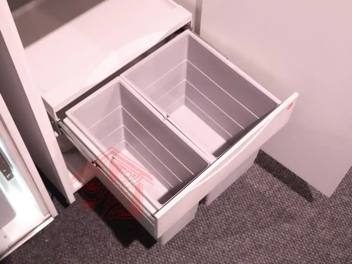 سطل زباله زیر کابینتی متصل به کف تاندم هایلو Q150 — تصویر ۶