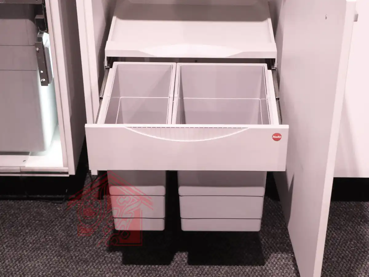 سطل زباله زیر کابینتی متصل به کف تاندم هایلو Q150 — تصویر ۴