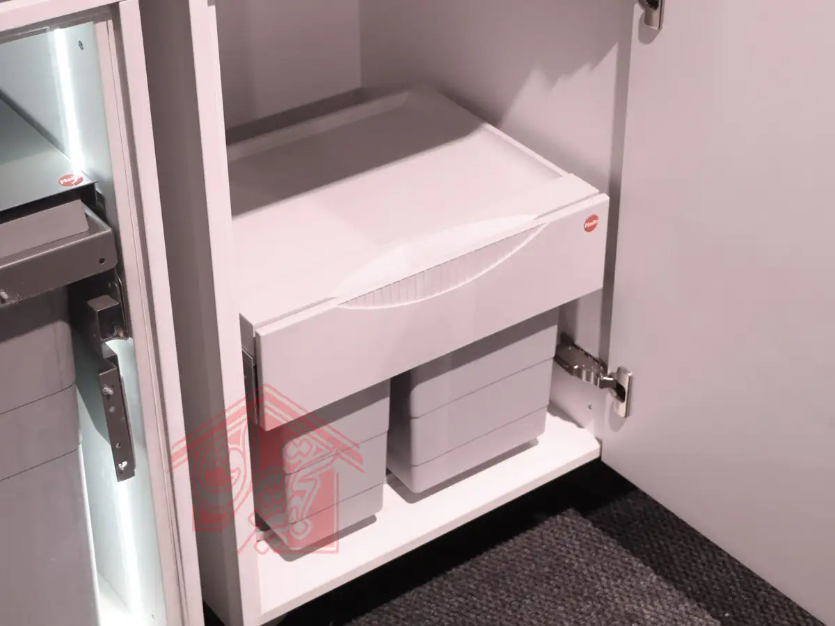 سطل زباله زیر کابینتی متصل به کف تاندم هایلو Q150 — تصویر ۷