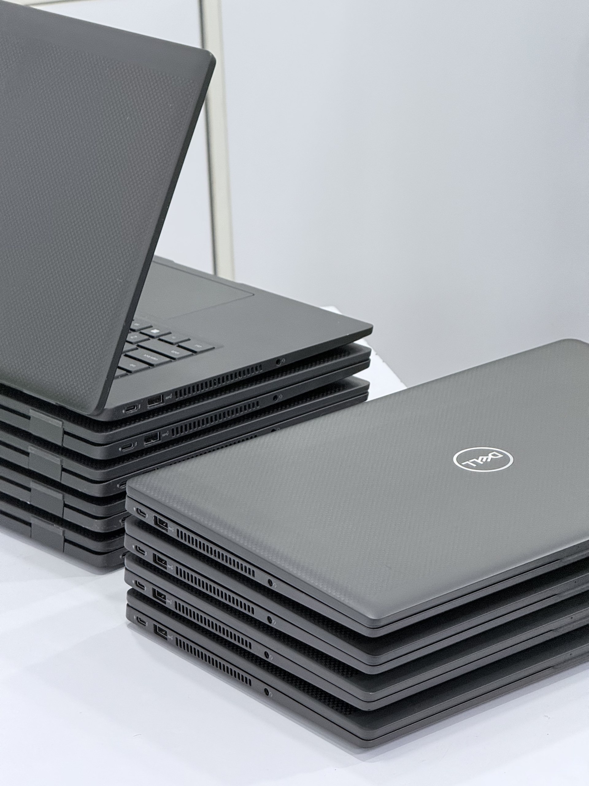 لپ تاپ Dell Latitude 7530 مدل Core i5-1245U رم 16GB حافظه 512GB SSD — تصویر ۳
