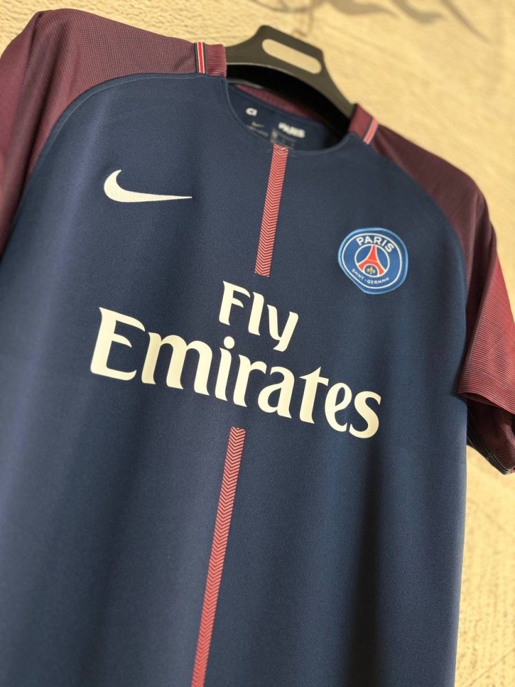 لباس اول پاریسن ژرمن 2017-2018 — تصویر ۴