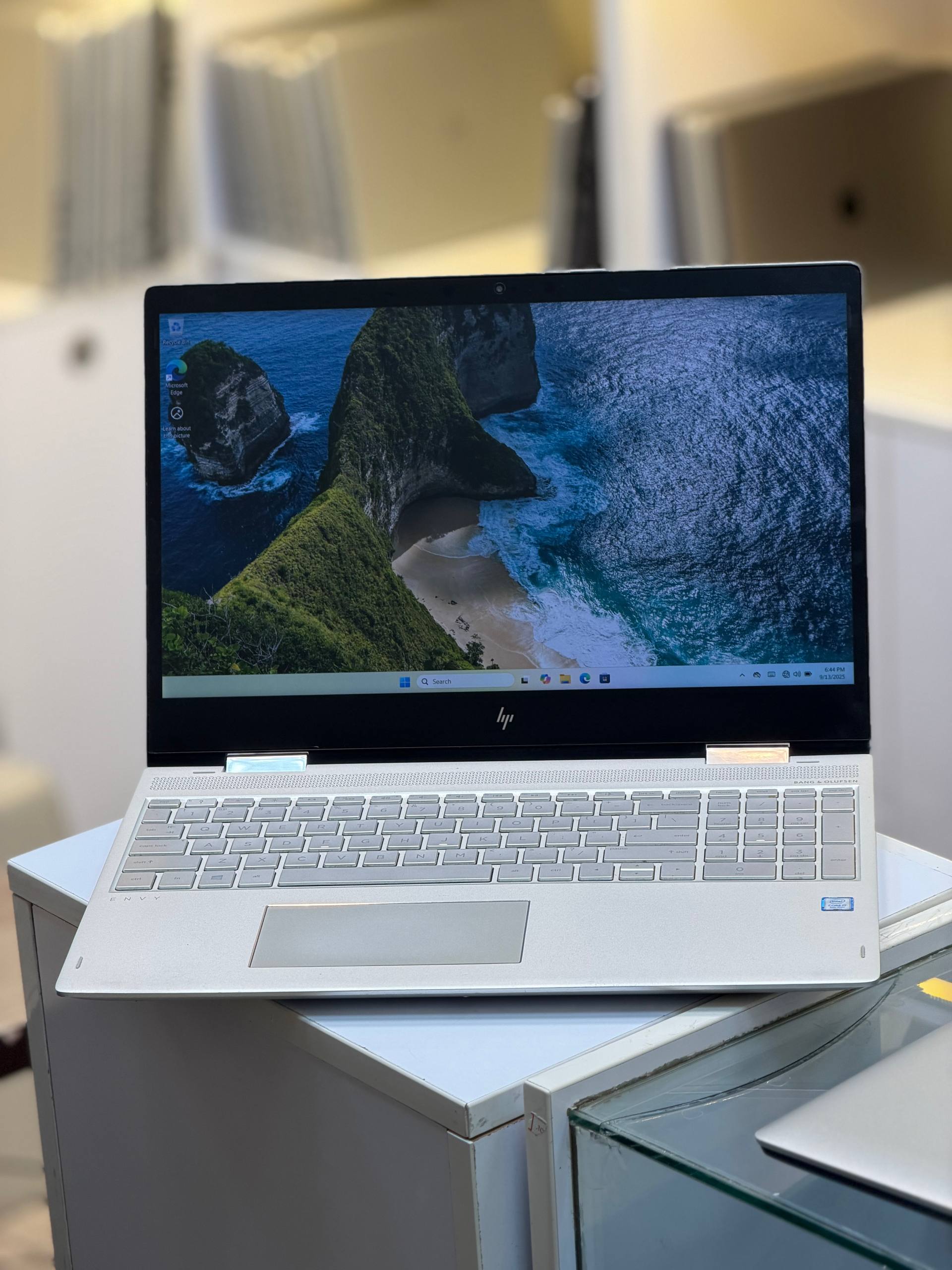 لپ تاپ HP Envy 15 i5 8250U | 16GB | 512GB SSD | Intel UHD | 15.6 inch FHD X360 Touch