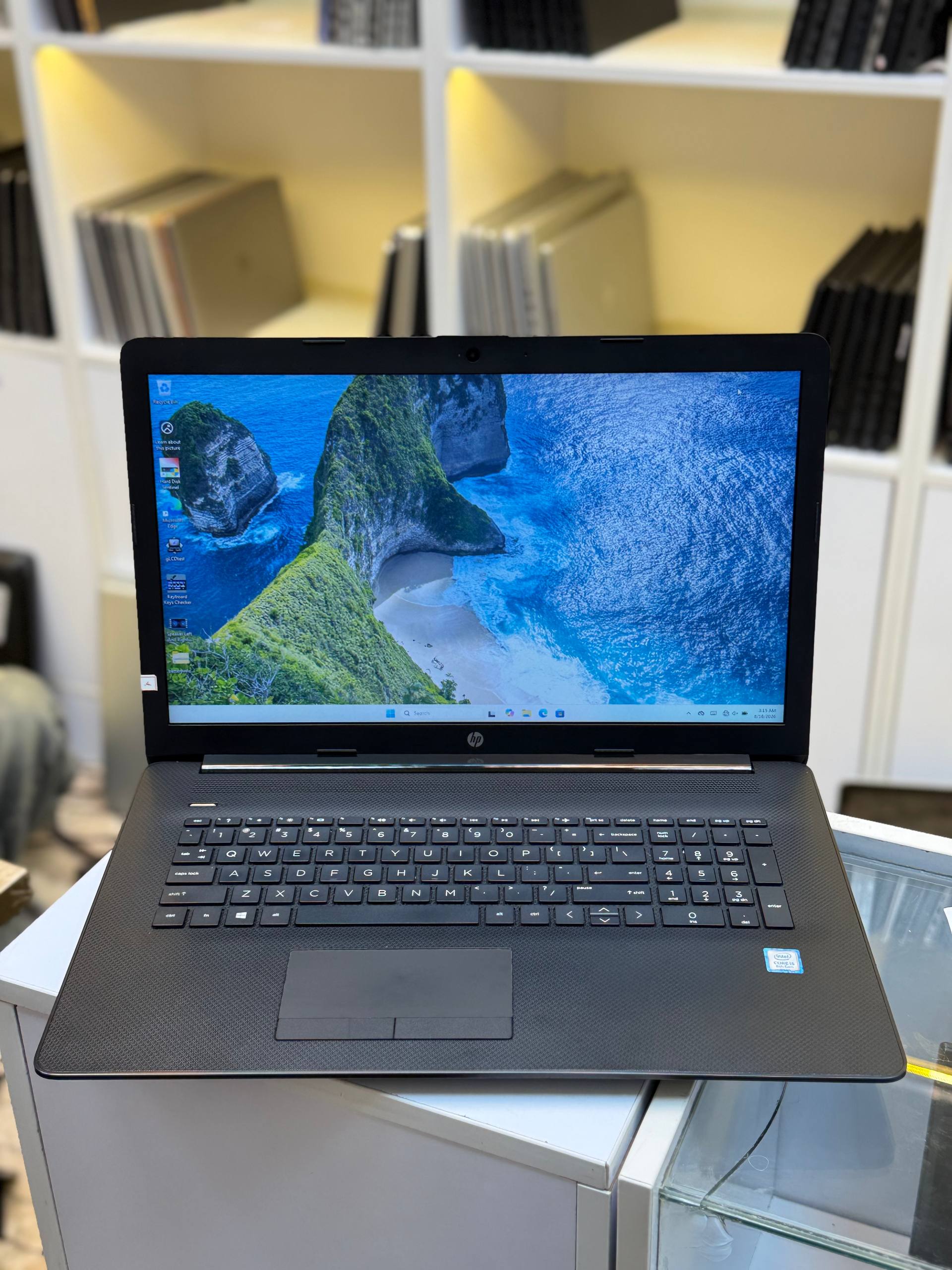 لپ تاپ HP Laptop 17 i5 8265U | 8GB | 256GB SSD | Intel UHD | 17 Inch HD