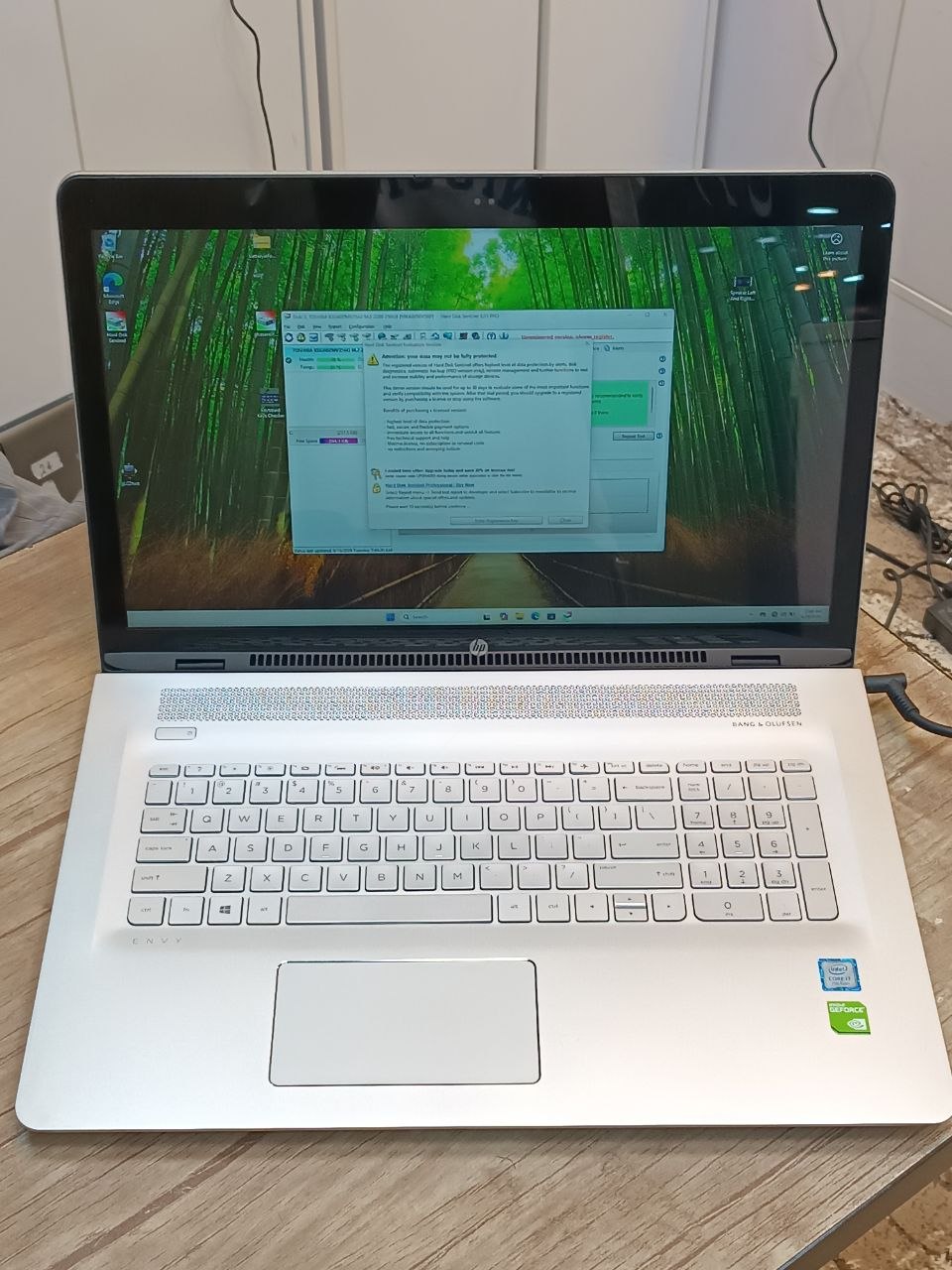 لپ تاپ HP Envy 17 Notebook i7 7500U | 16GB | 256GB SSD | Nvidia 940MX 2GB | 17 inch FHD Touch