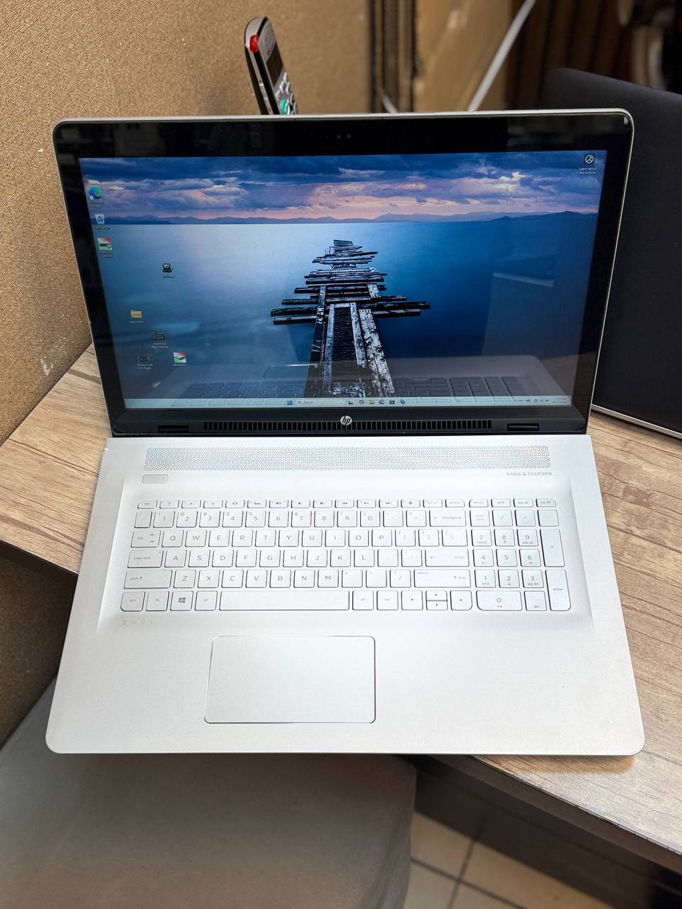 لپ تاپ HP Envy 17 M7 i7 7500U | 16GB | 256GB SSD | Nvidia 940MX 2GB | 17 inch FHD Touch