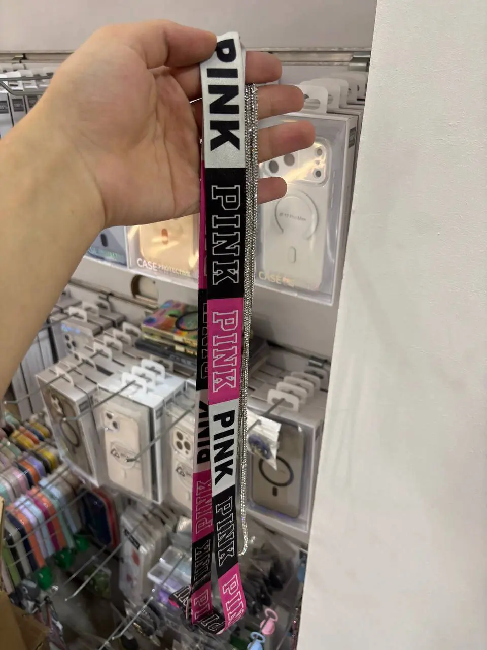 بند آویز گردنی نازک مدل PINK مناسب گوشی موبایل
