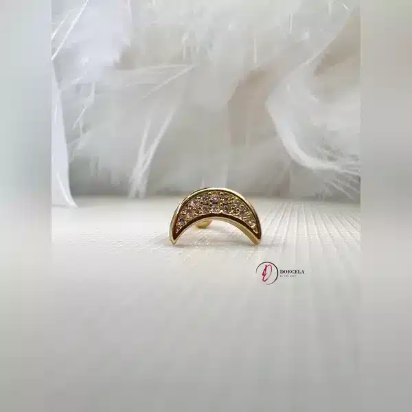 پیرسینگ گوش تاج ماه