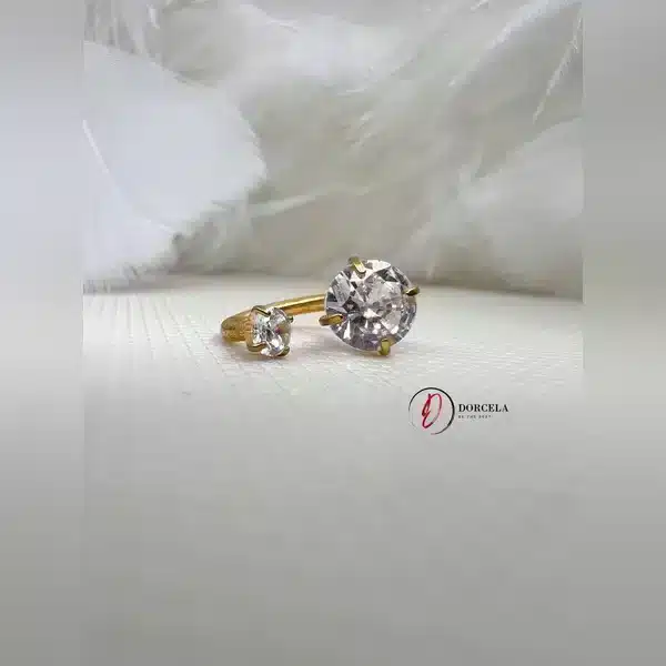 پیرسینگ گوش دو سر نگین طلایی