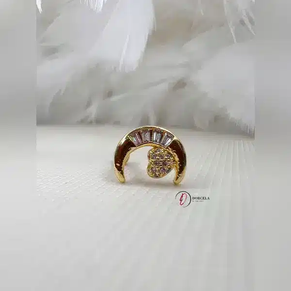 پیرسینگ گوش ماه و قلب