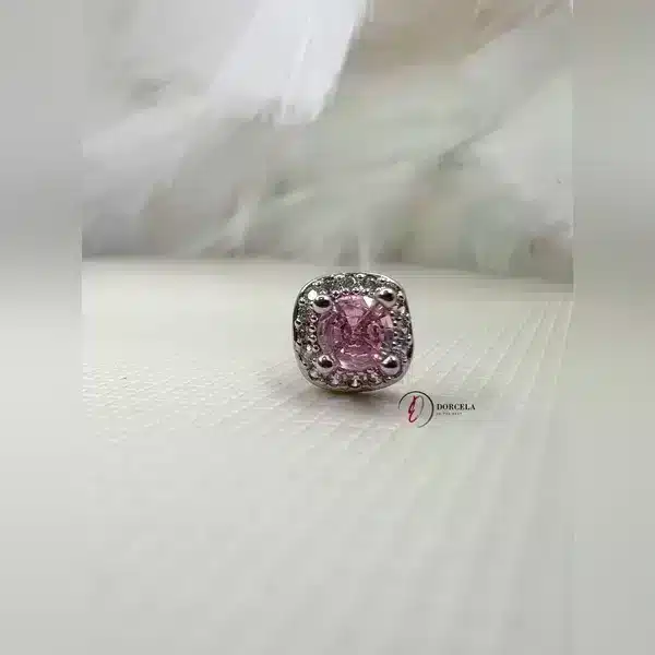 پیرسینگ گوش مربع نگینی