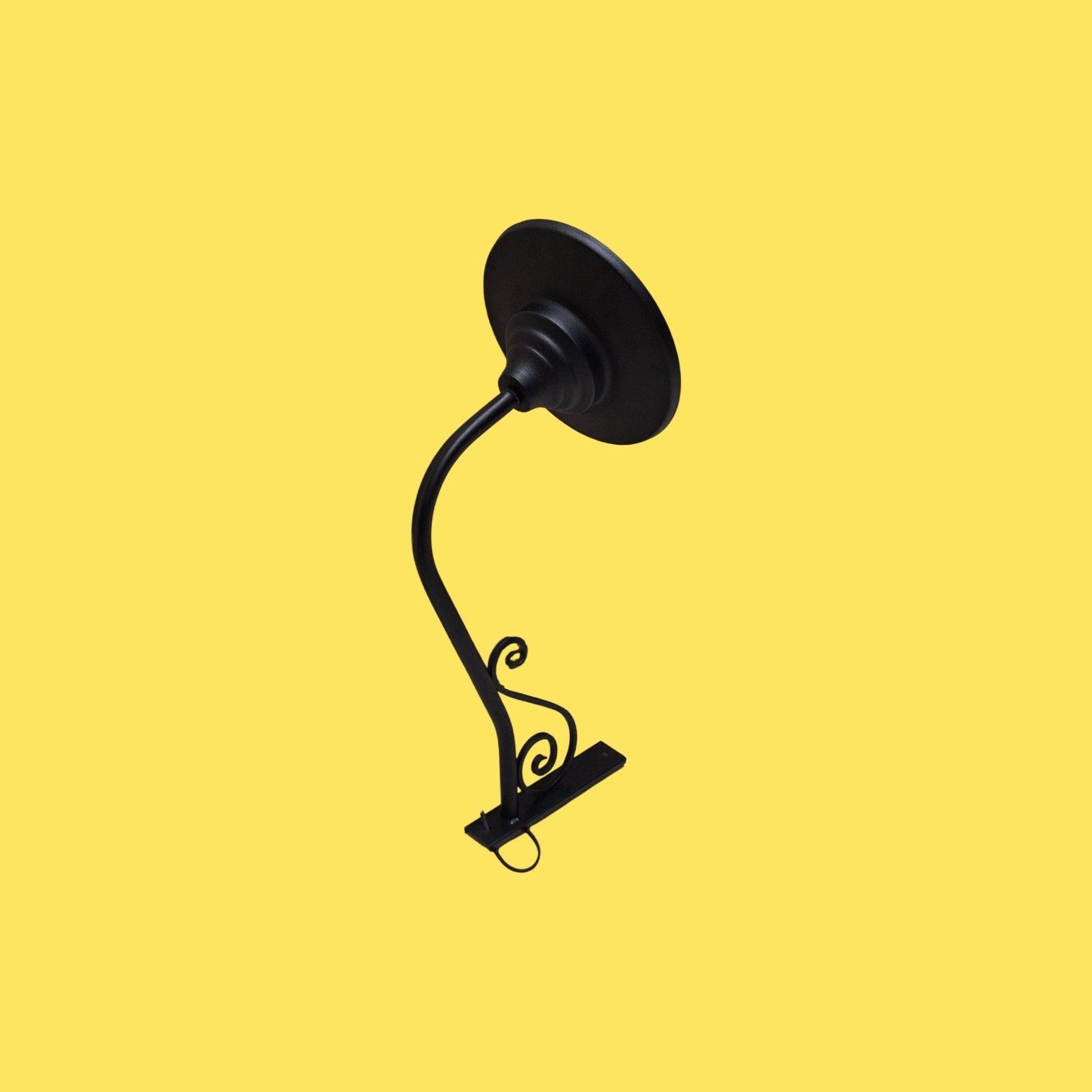 چراغ دیواری حیاطی و خیابانی کلاسیک پهن تاب قدیمی — تصویر ۵