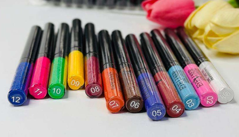 خط چشم مویی رنگی هندیانHINDIYAN Matte Liquid Eyeliner — تصویر ۵