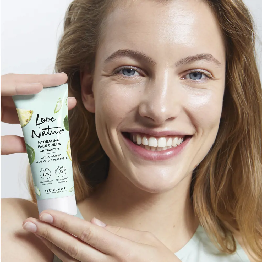 کرم صورت آبرسان لاونیچر با آلوئه‌ورا و آناناس اوریفلیم Love Nature Hydrating Face Cream with Organic Aloe Vera & Pineapple — تصویر ۳