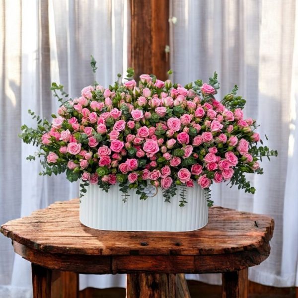 ارسال گل طبیعی برای خانه نیما یوشیج در تهران