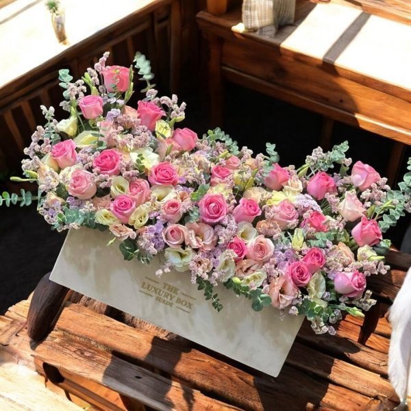 ارسال گل طبیعی برای خانه صادق هدایت در تهران