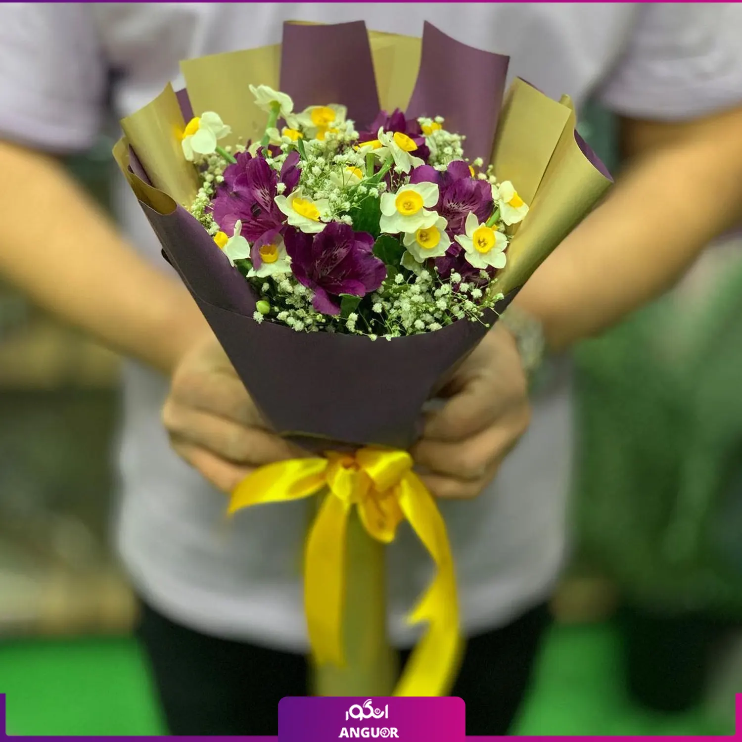 دسته گل نرگس و آلسترومریا