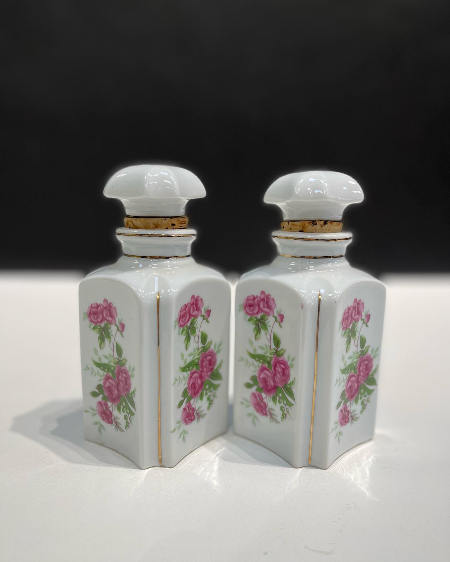 یک جفت چایدان گلسرخی قدیمی