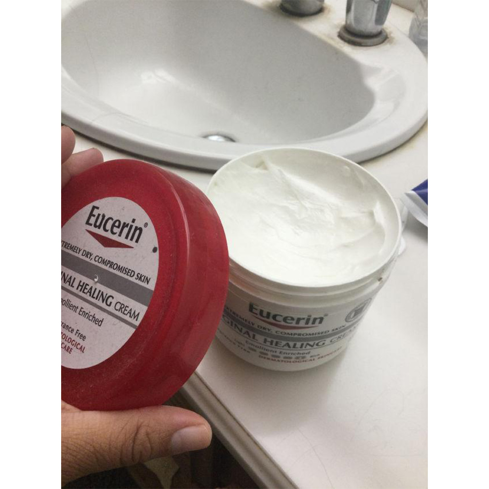 کرم بدن مرطوب کننده و تسکین دهنده اوسرین Eucerin Roughness Relief Cream 454g — تصویر ۳