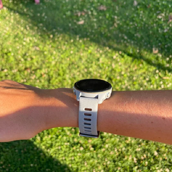ساعت گارمین Forerunner 255S Powder Grey — تصویر ۳