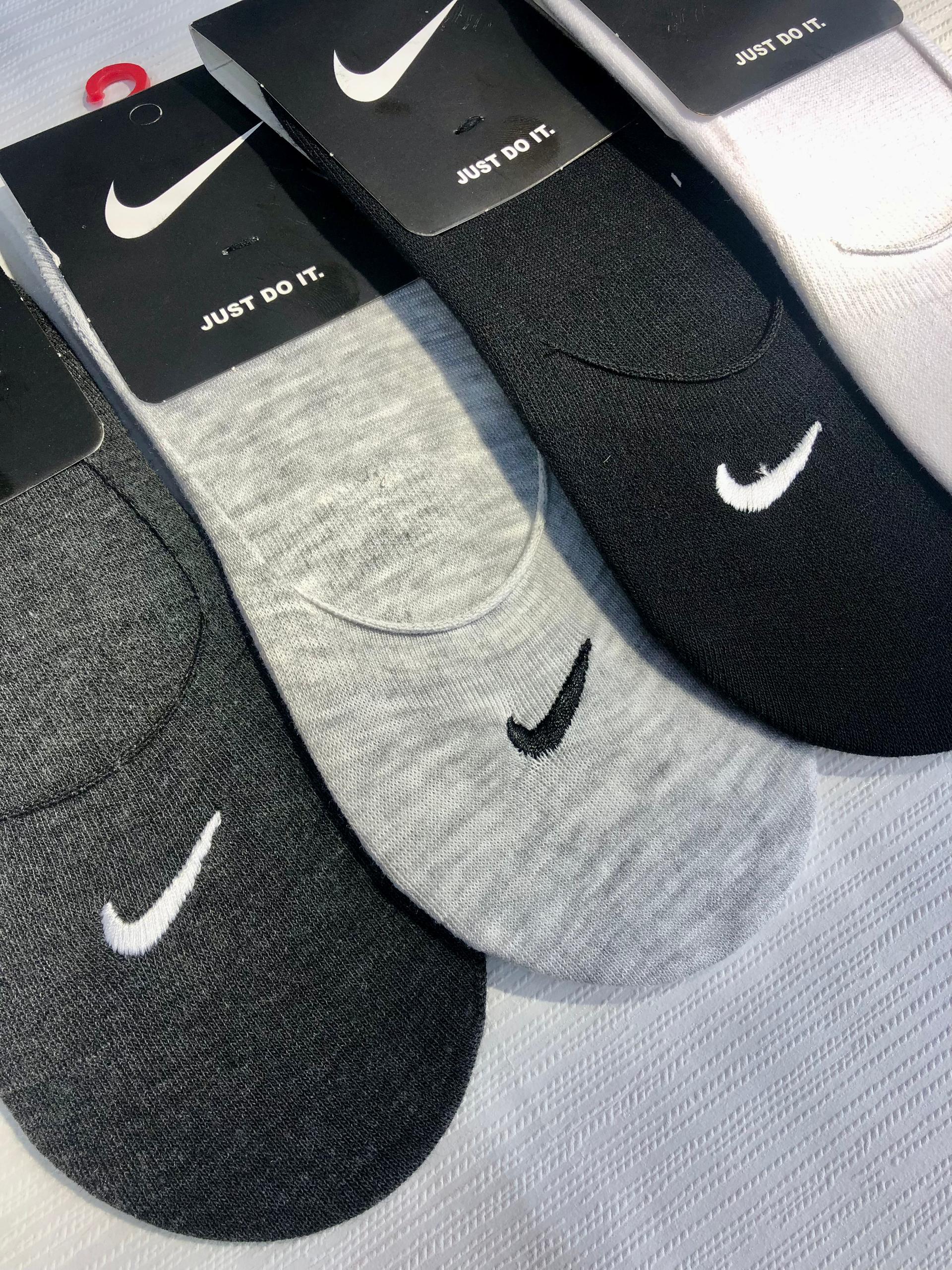جوراب کالج زنانه برند Nike طرح نایکی پشت ژله ای — تصویر ۳