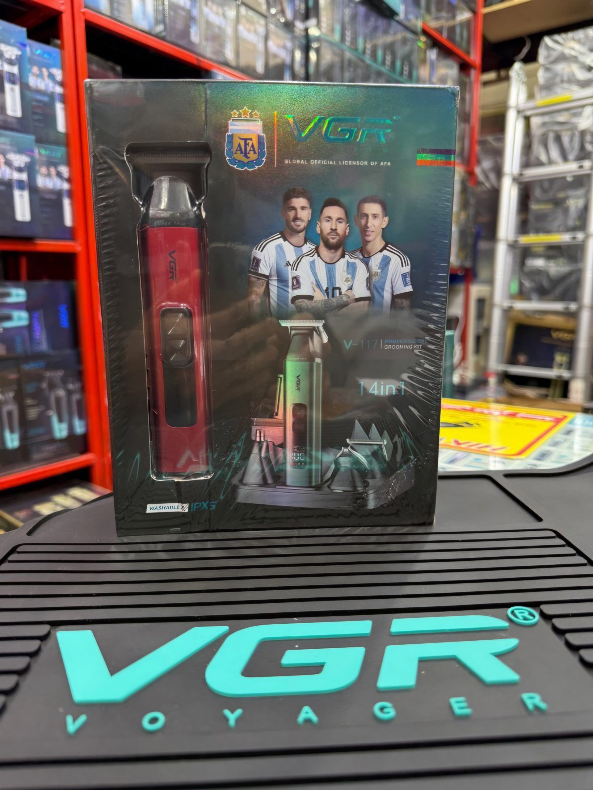 ماشین اصلاح وی جی آر مدل V-117 با تکنولوژی برش مستقیم و ضد آب — تصویر ۴