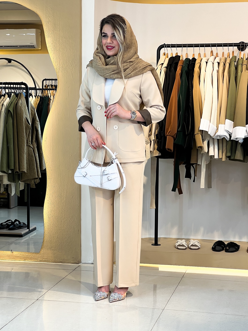 کت و شلوار مازراتی کرم 200101 — تصویر ۵