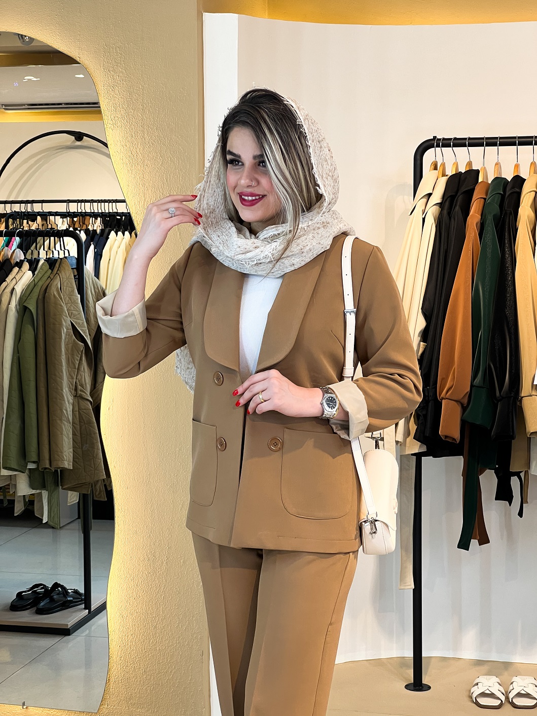 کت و شلوار مازراتی نسکافه ای 200101 — تصویر ۲