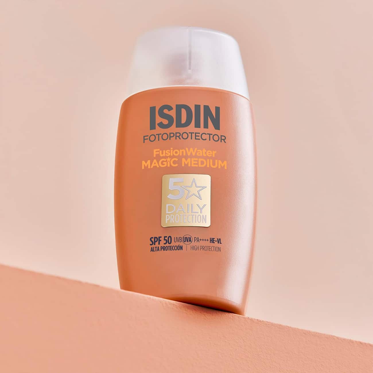 ضد آفتاب رنگی ایزدین ISDIN مدل Fusion Water با SPF50 و حجم 50ml — تصویر ۳