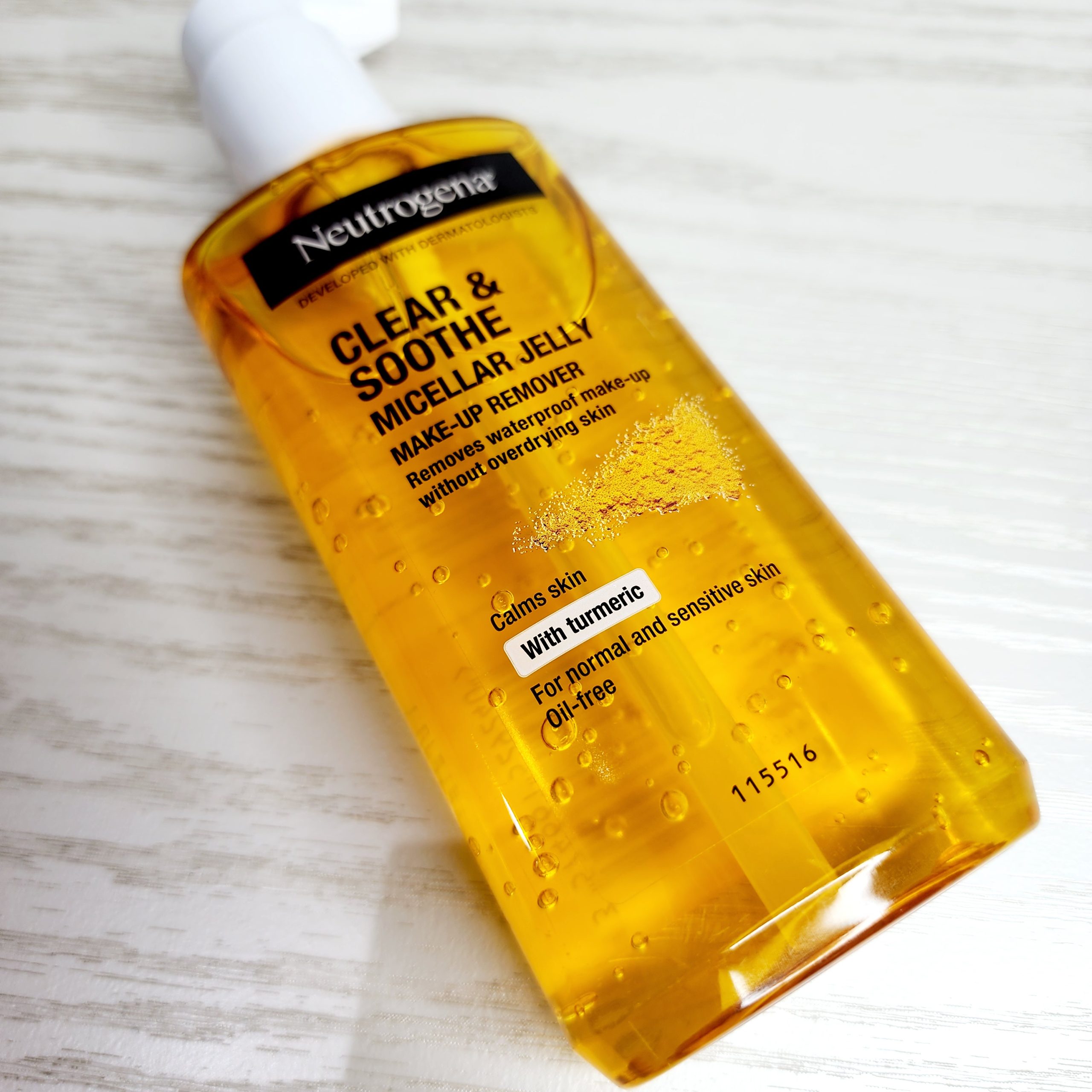 ژل شستشوی زردچوبه نوتروژینا مدل clear & soothe — تصویر ۲