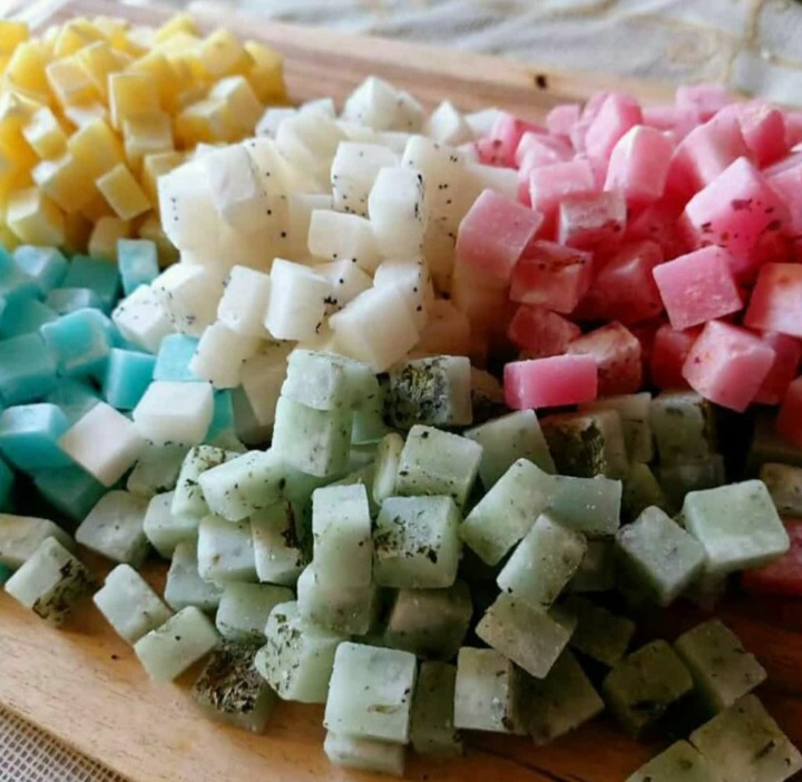 قند سفید نیشکر طعم زعفران (۲۵۰ گرم)