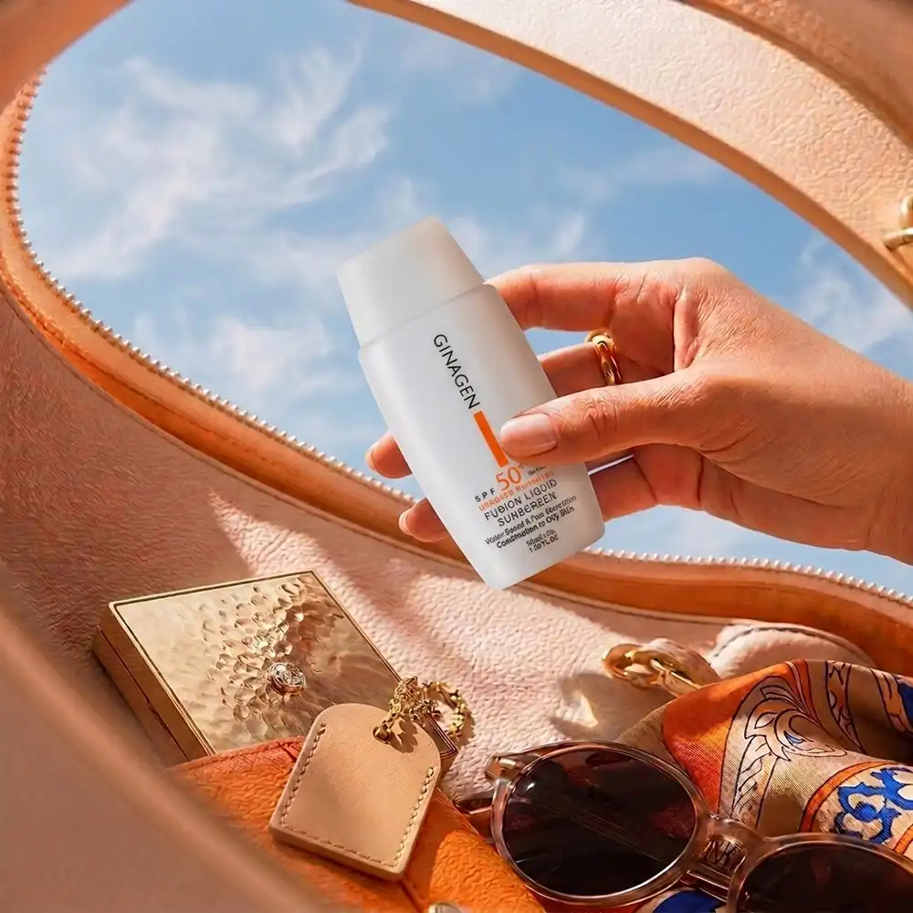 ضدآفتاب SPF50 لیکویید فیوژن ژیناژن (GINAGEN) بی رنگ مخصوص پوست چرب و مختلط حجم 50 میلی لیتری — تصویر ۲